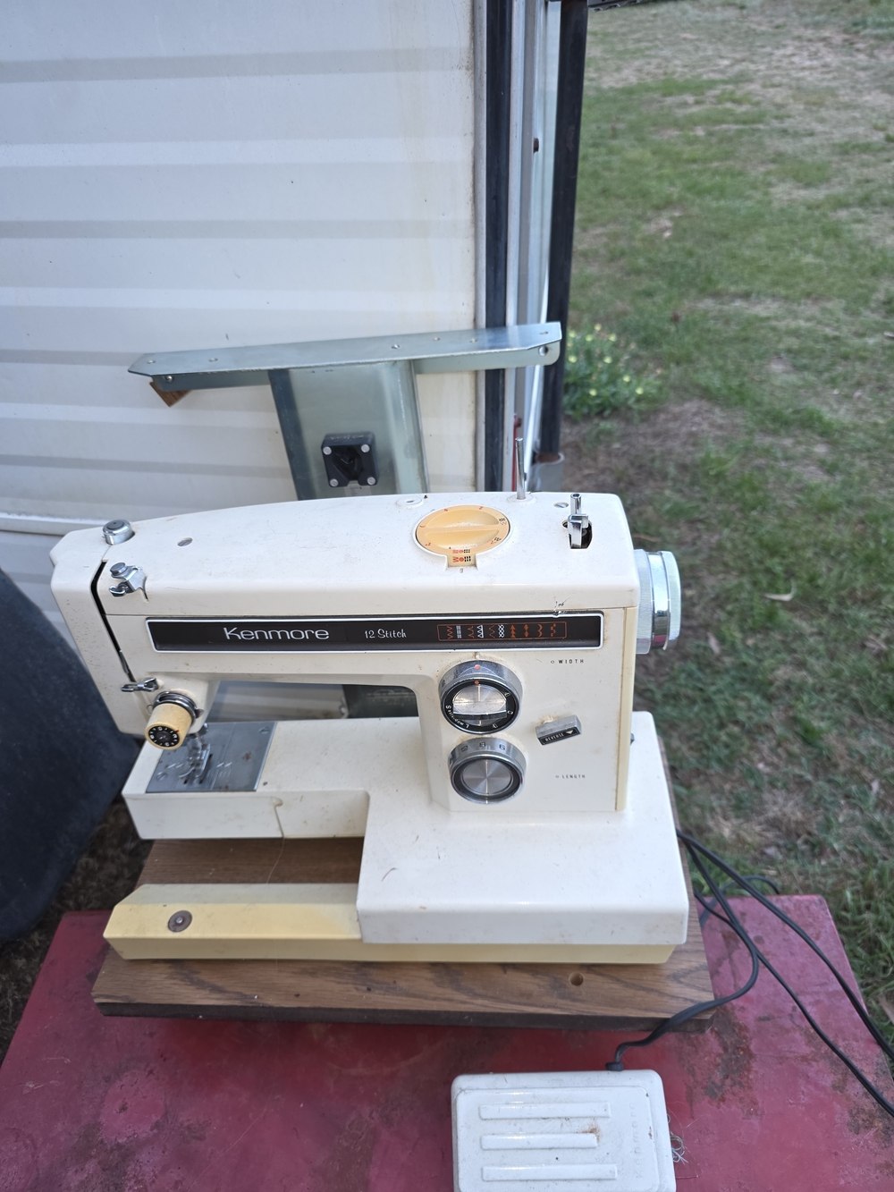 Kenmore Vintage Sewing Machine - Cream